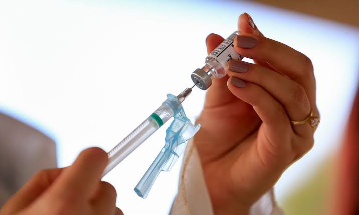 Ministério da Saúde recomenda dose de reforço contra a Covid para adolescentes