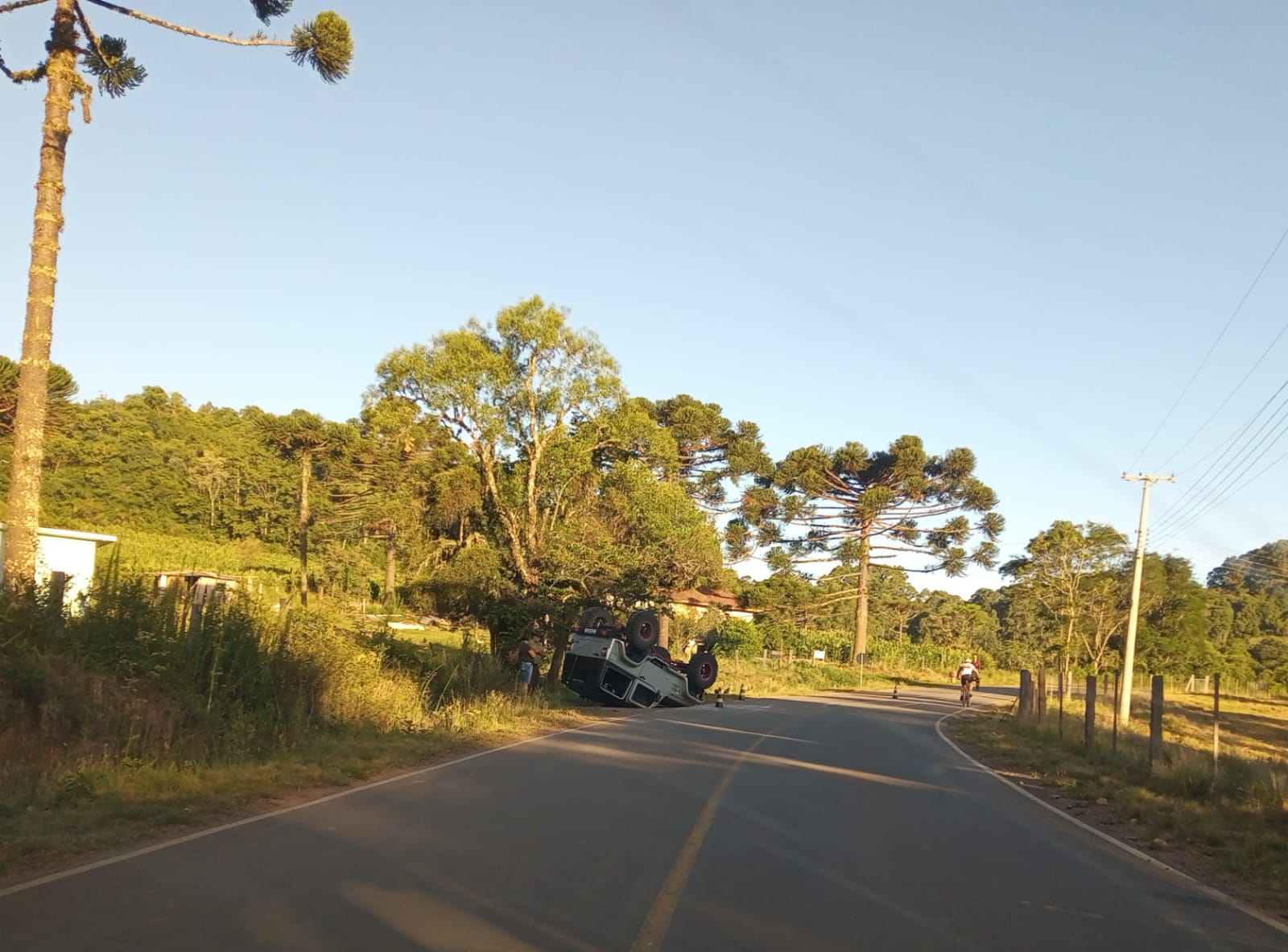 Colisão frontal deixou um condutor ferido em São Roque
