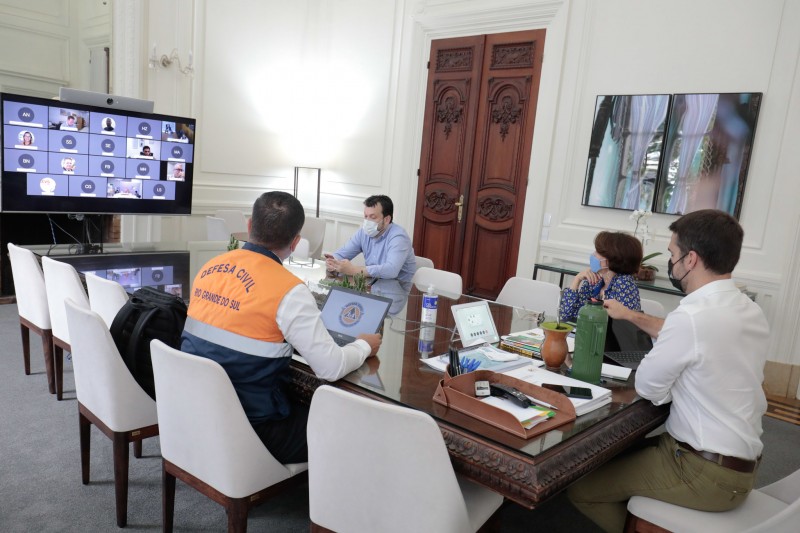 Após aumento de casos, governo do Estado emite Avisos para todas as regiões Covid