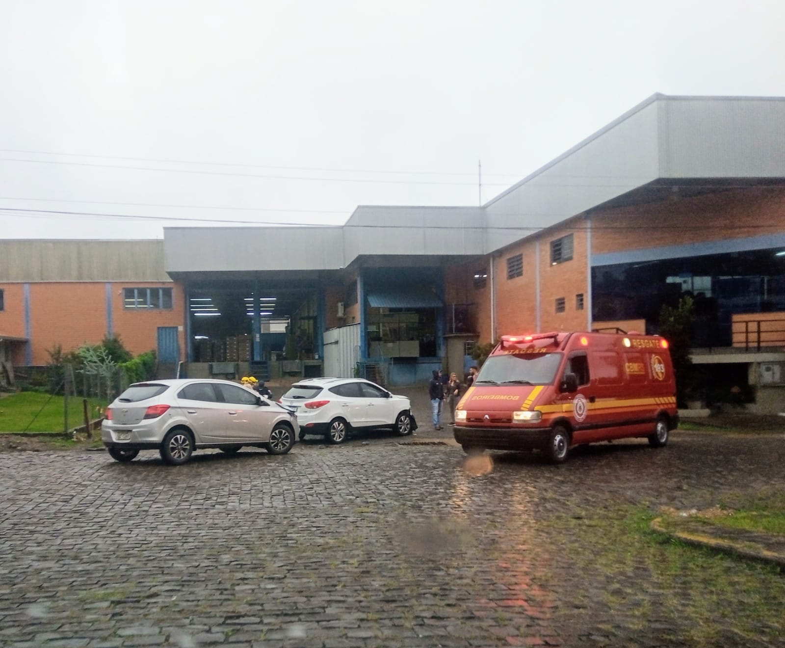 Acidente com danos materiais foi registrado esta tarde no Francisco Doncatto