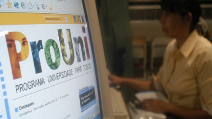 Prouni terá mais de 240 mil bolsas no segundo semestre