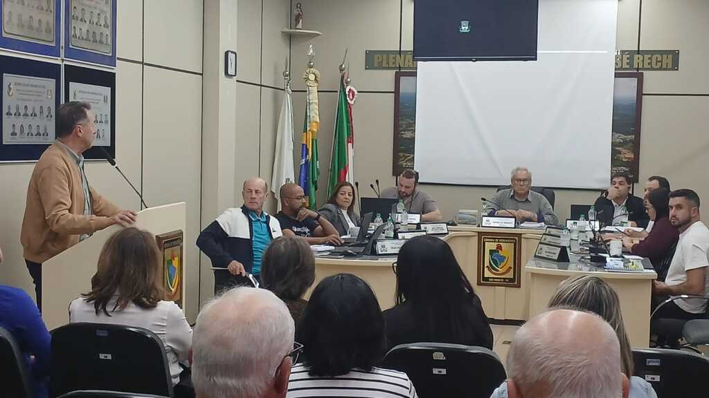 Câmara vota doação de área industrial, ajustes em benefícios fiscais e contratação emergencial