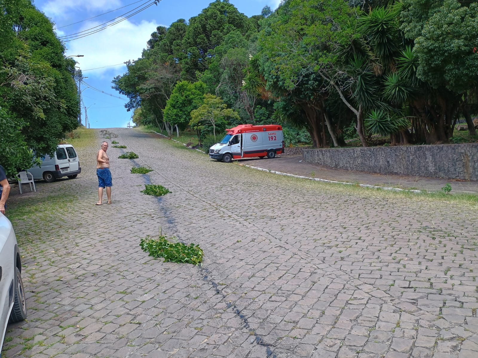 Óleo na via causou acidente e deixou homem ferido em São Marcos