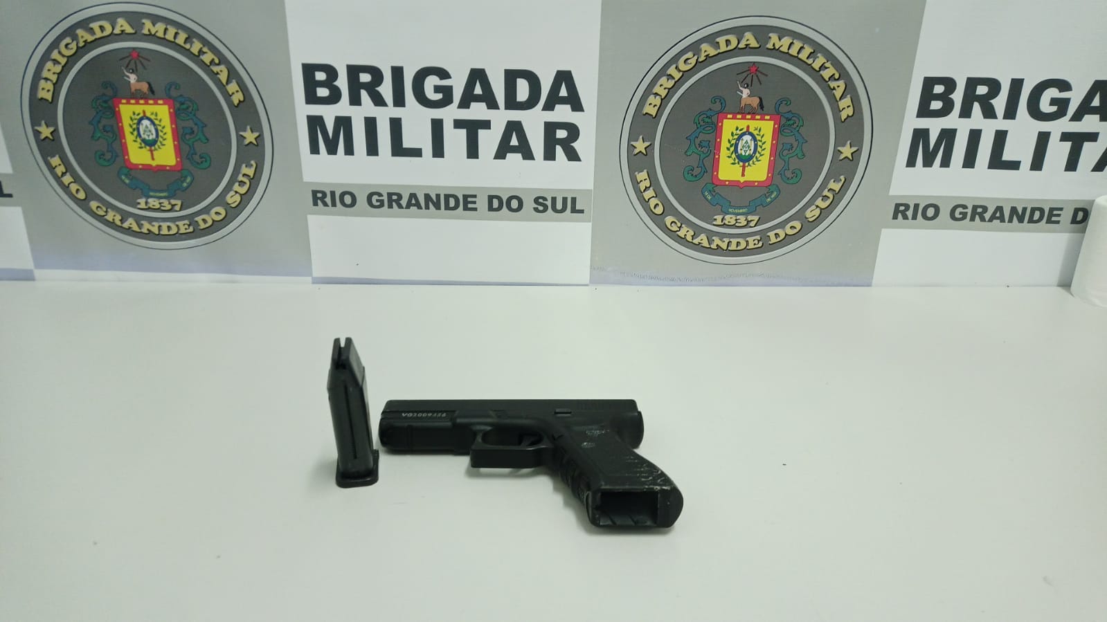 Após vias de fato, polícia apreende simulacro de arma de fogo neste domingo