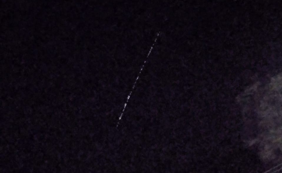 Pontos luminosos de satélites foram avistados novamente neste domingo