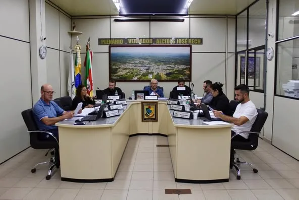 Câmara antecipa horário das sessões e extingue programa de aproximação com a comunidade