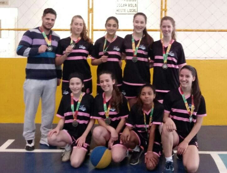 Equipes da Escola Demétrio e Colégio São Marcos se destacam no basquete