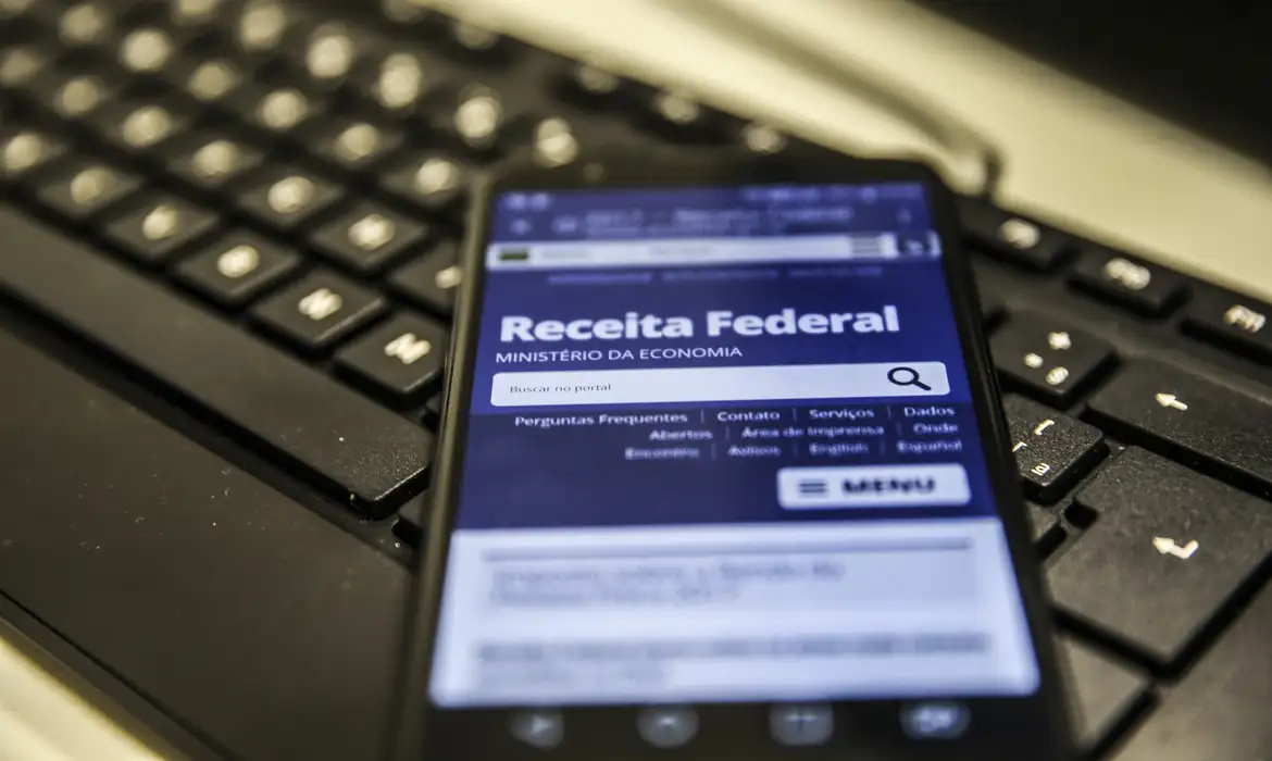 Tabela do Imposto de Renda 2025 fica congelada; faixa de isenção ainda não alcança R$ 5 mil