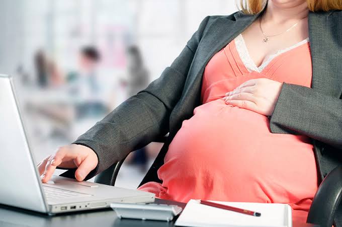 Câmara aprova retorno de gestantes vacinadas ao trabalho presencial