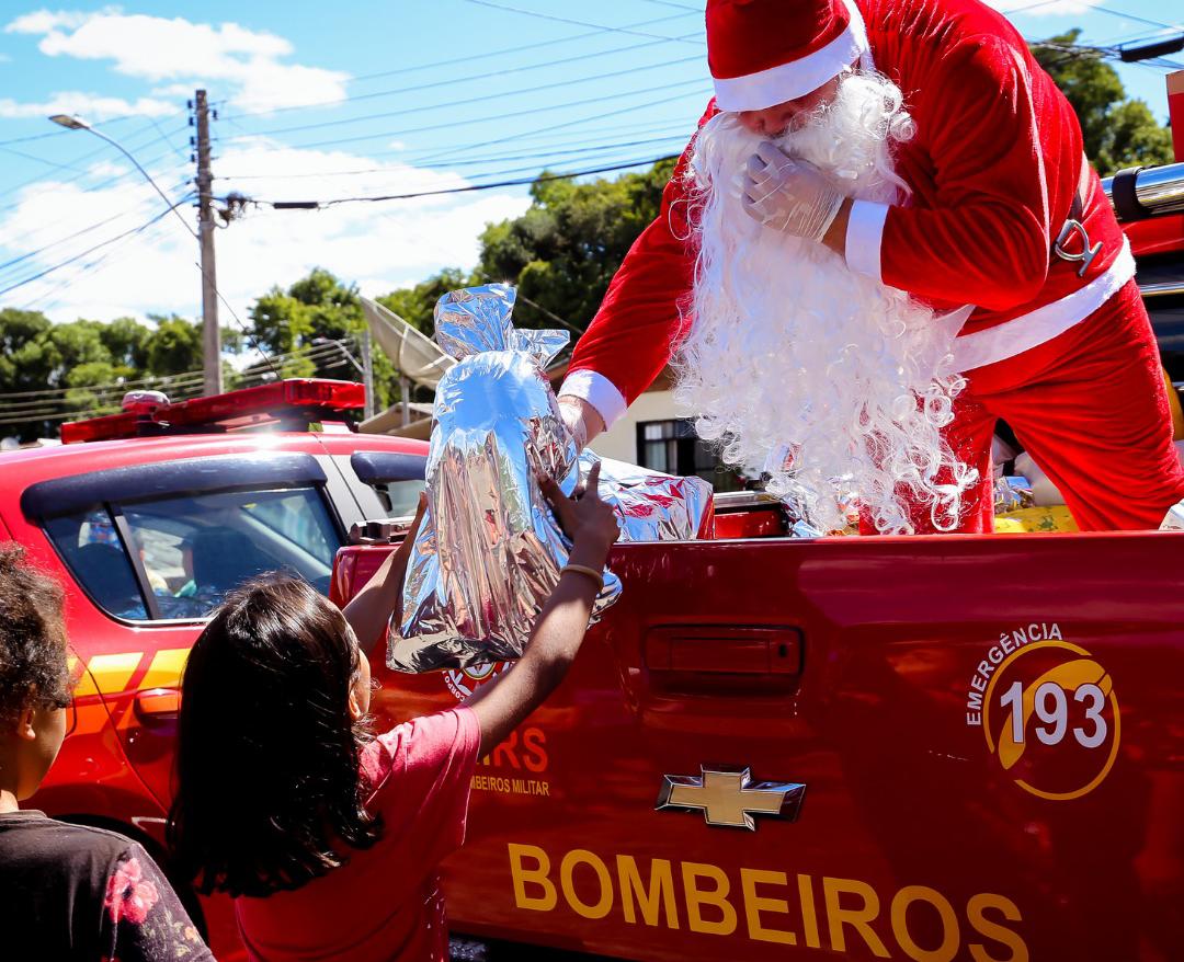 Bombeiros entregam mais de 200 brinquedos a crianças carentes de São Marcos