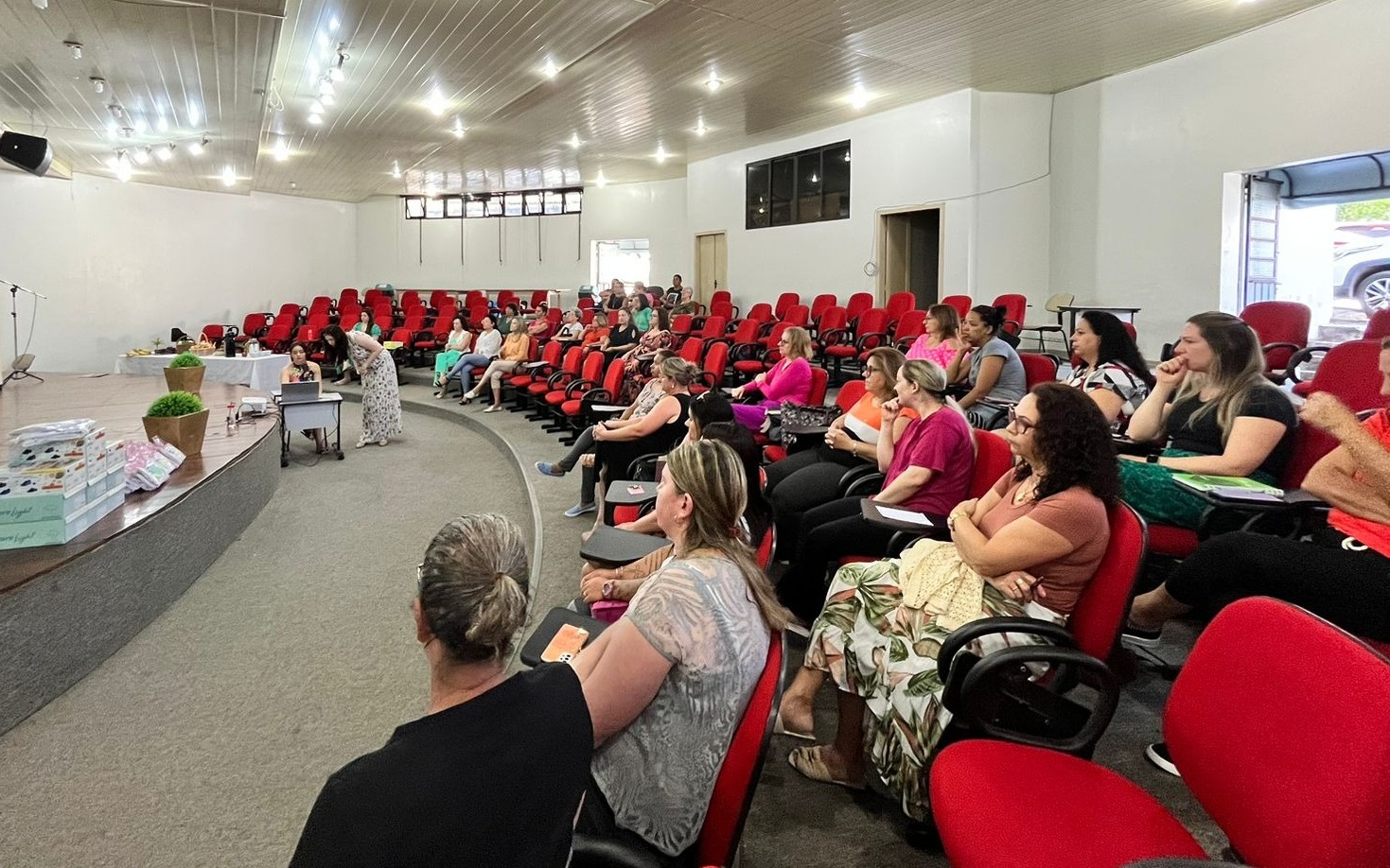 Merendeiras da rede municipal de São Marcos recebem capacitação em boas práticas de alimentação