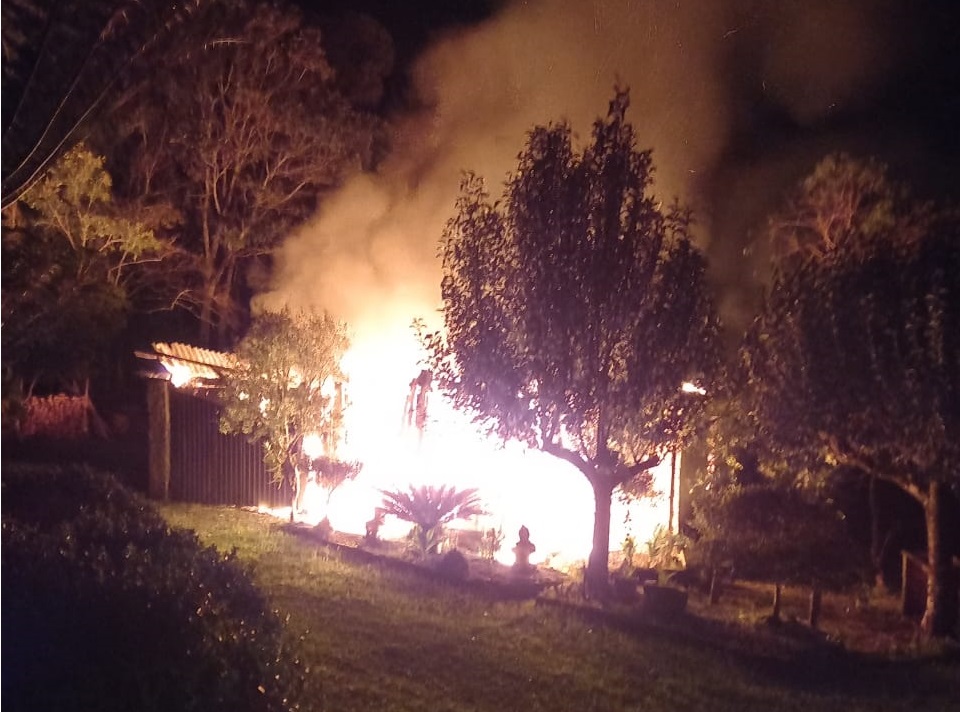 Incêndio destruiu residência na Linha Rosita nesta sexta-feira