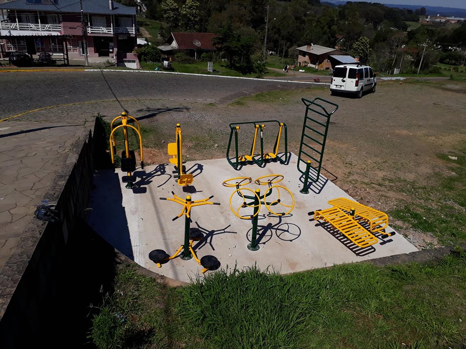 Colina Sorriso e Industrial ganharam academias ao ar livre