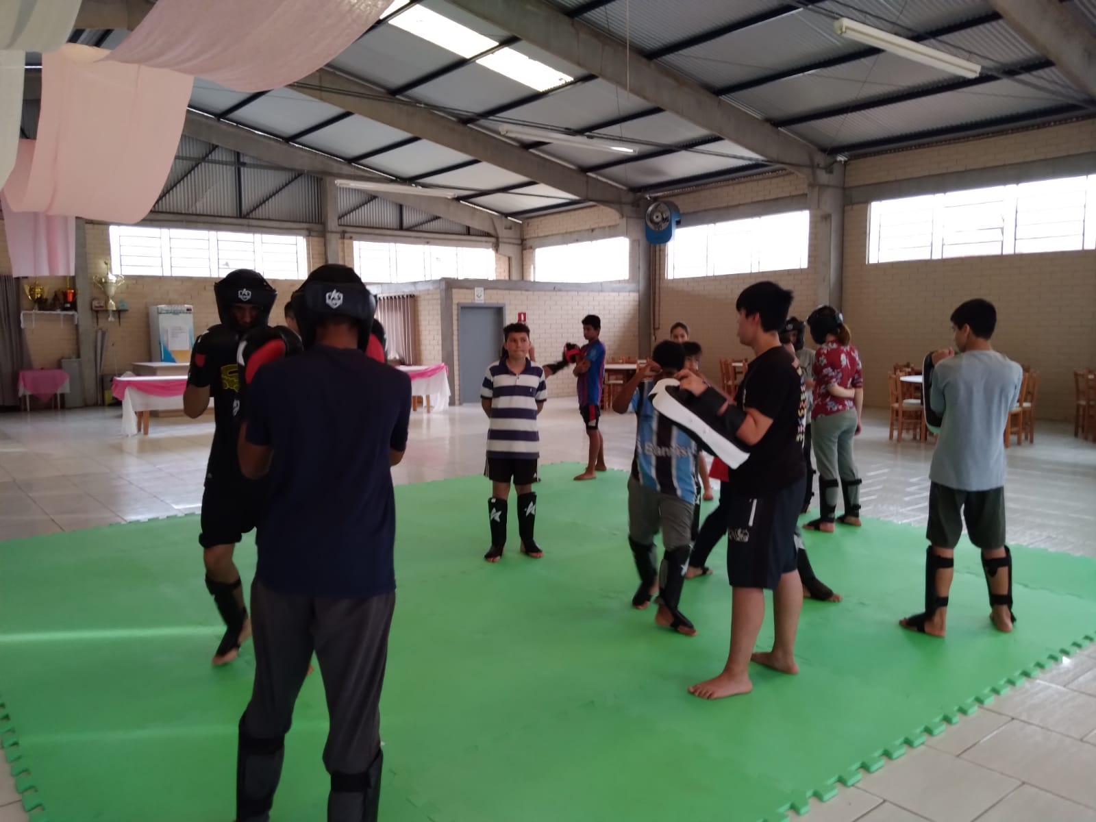 Oficina de Muay Thai desperta o interesse da comunidade em Campestre da Serra