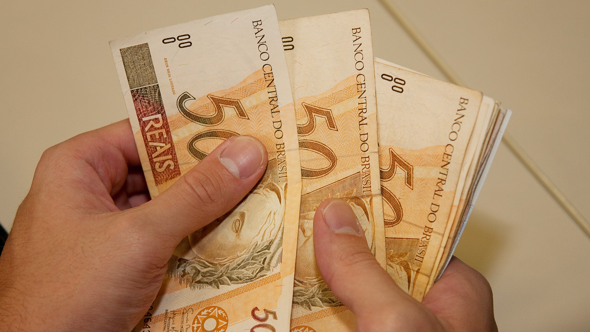 Governo libera consulta ao abono salarial PIS/Pasep nesta quarta-feira (5)