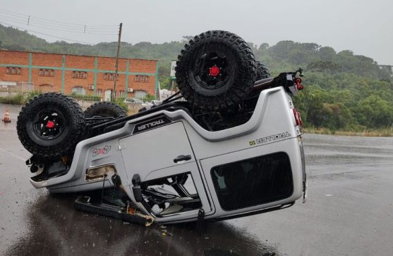 Tentativa de roubo frustrada acabou em acidente de trânsito em Flores da Cunha