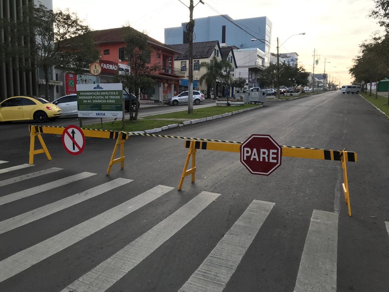 Avenida fica bloqueada nesta quarta (10)
