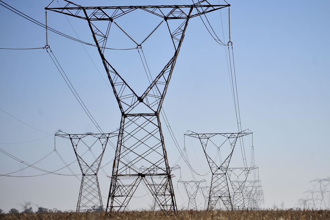 Aneel define bandeira amarela nas contas de energia de julho