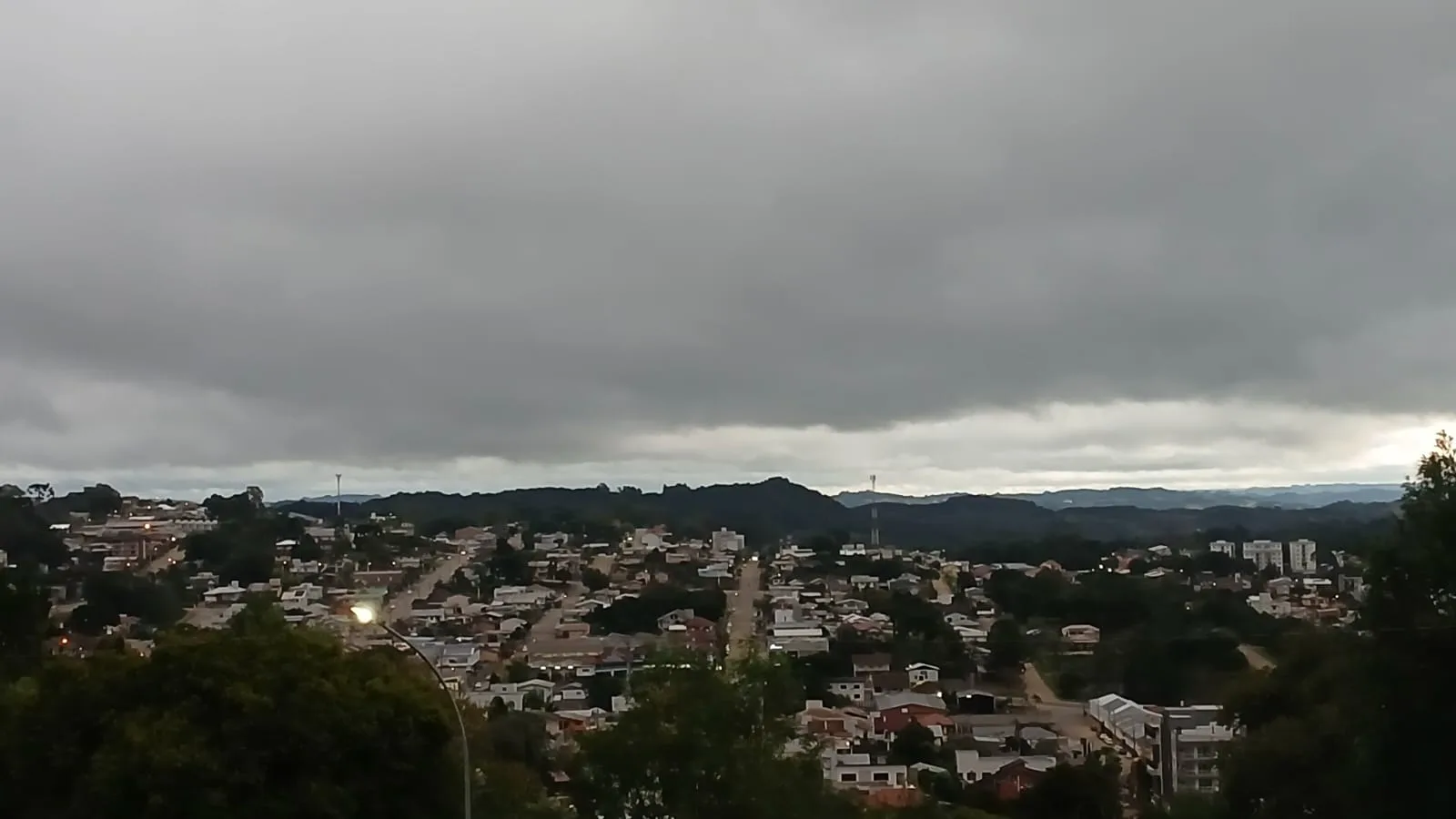 Temperaturas caem e ampliam chance de neve nesta quinta-feira