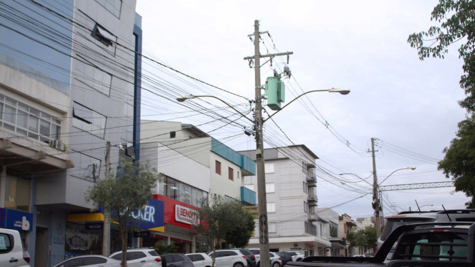 Audiência Pública irá debater problemas de fiação excedente e cabos dependurados em vias públicas