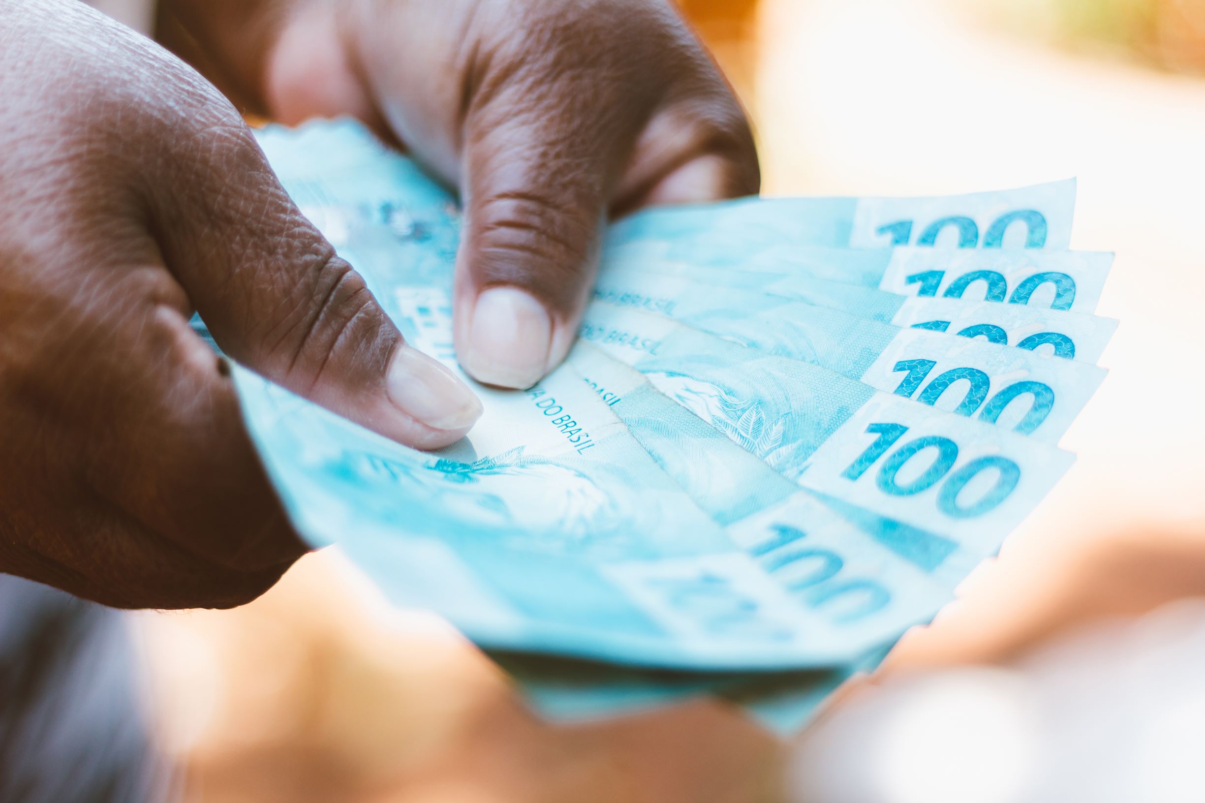 Senado aprova extensão de auxílio de R$ 600 a mais de 30 categorias