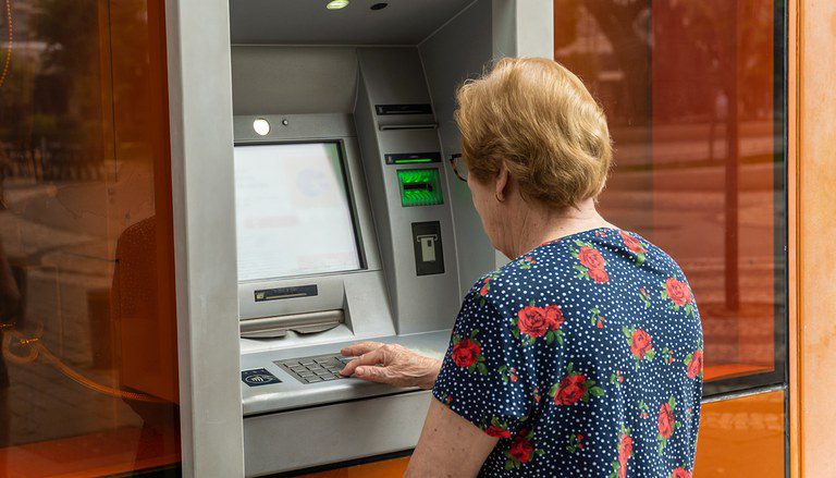 Governo antecipa pagamento do 13º salário para 34 milhões de beneficiários do INSS