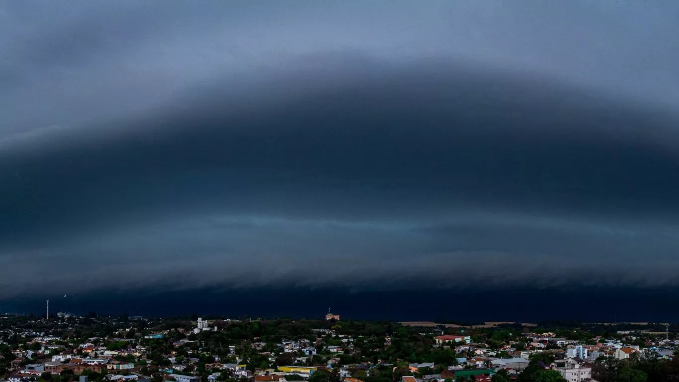 Sul do Brasil terá nova rodada de chuva forte com temporais isolados entre hoje e amanhã