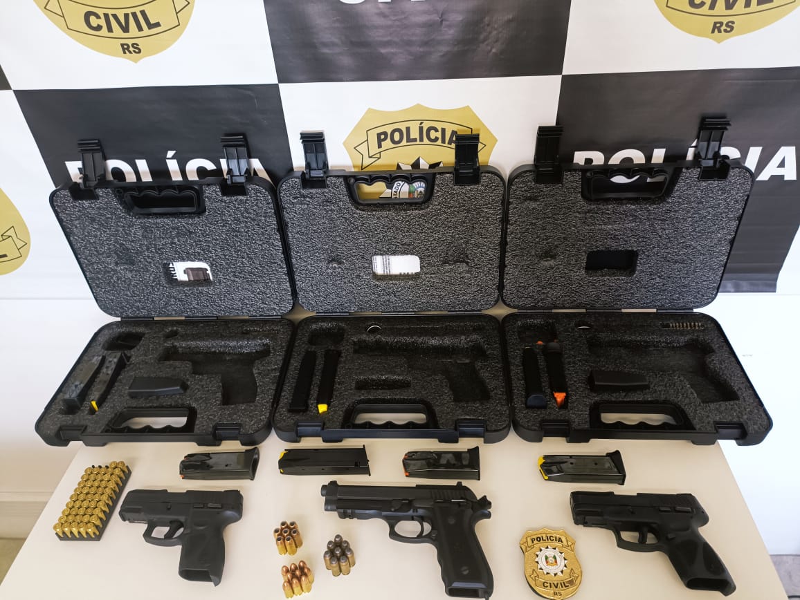 Polícia Civil apreende pistolas e prende 3 pessoas no bairro Industrial