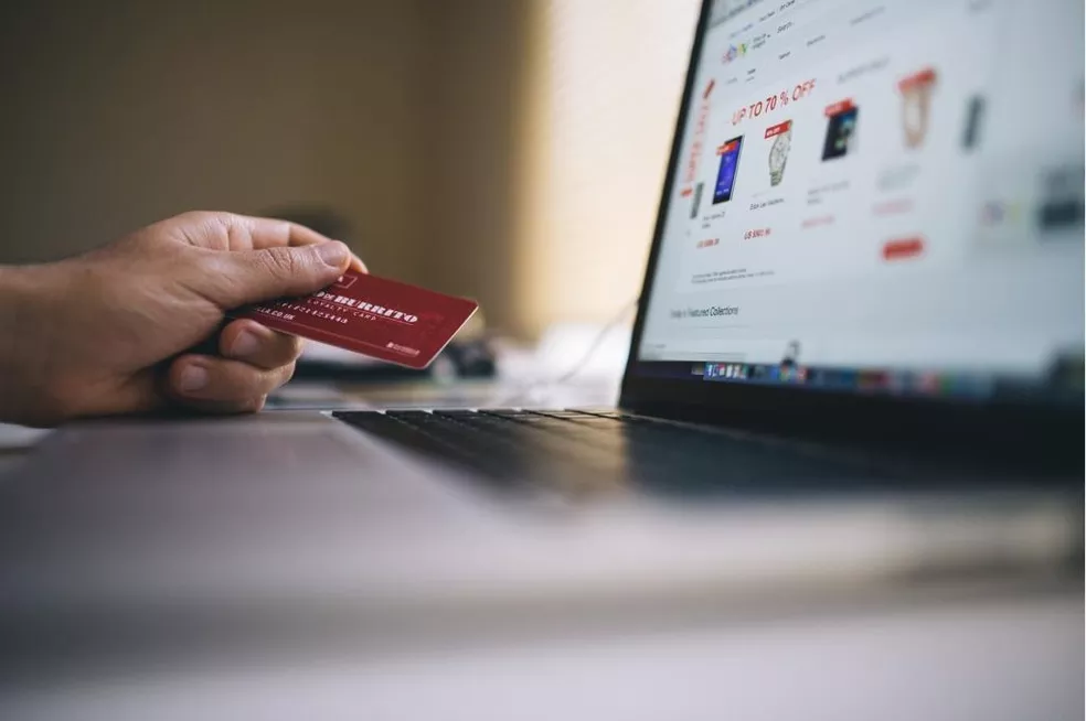 Compras de até US$ 50 pela internet começam a pagar 20% de tarifa
