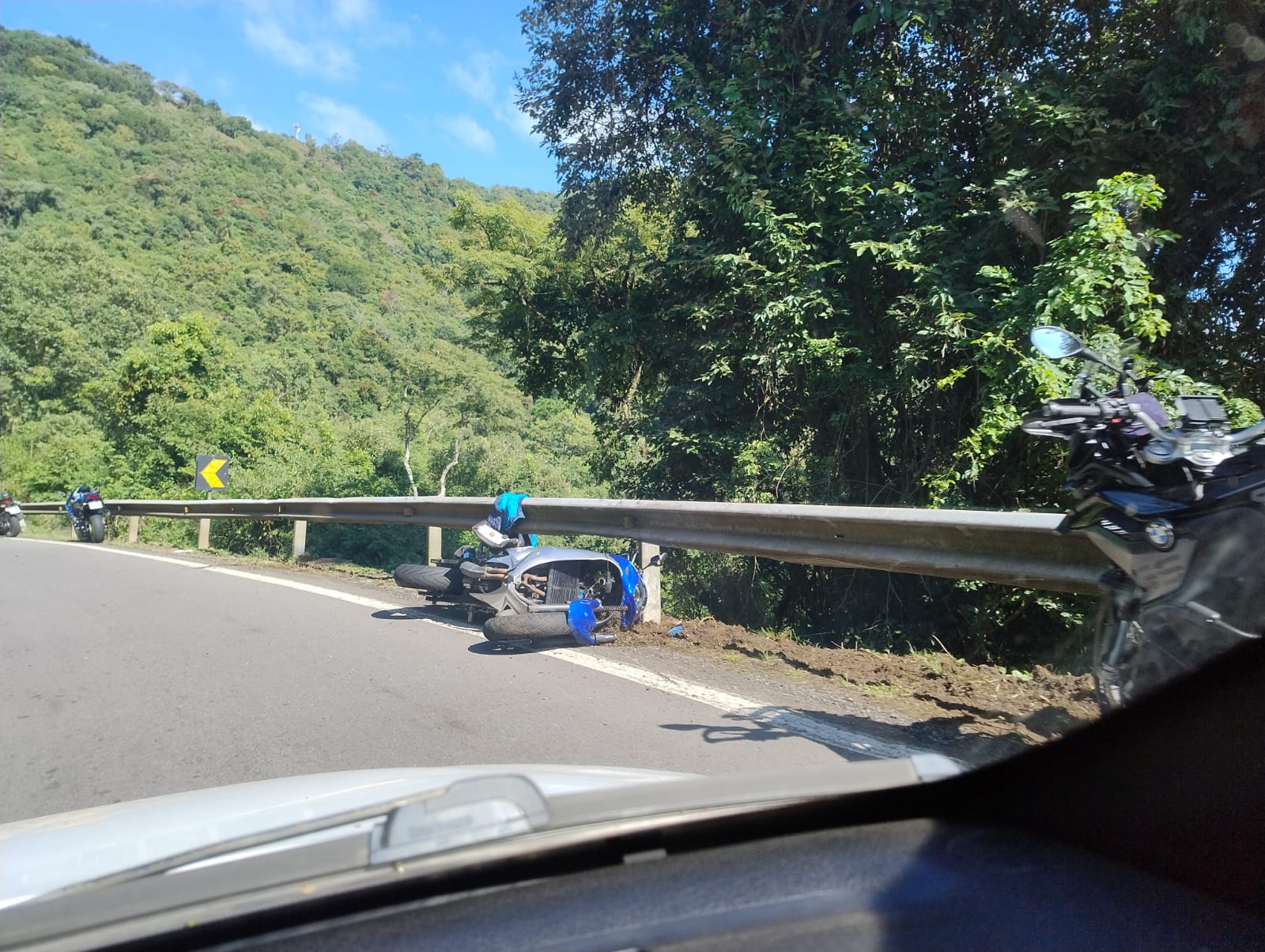 Motociclista fica ferido após queda na BR-116 em São Marcos