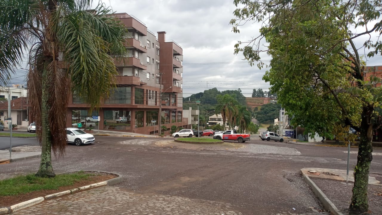 Retomada das obras de asfaltamento da Avenida Venâncio Aires deve levar ao menos 30 dias