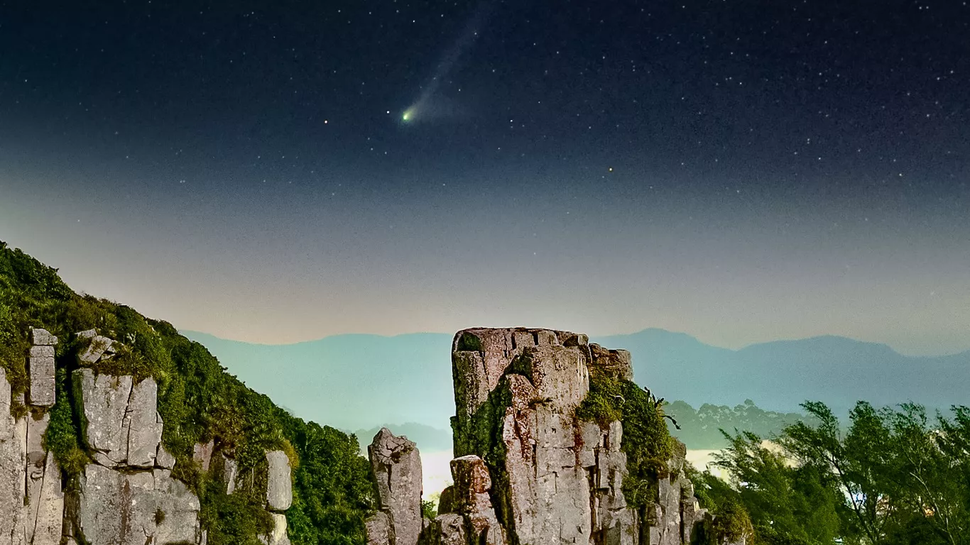 Imagens mostram o “Cometa do Diabo” no céu do Rio Grande do Sul