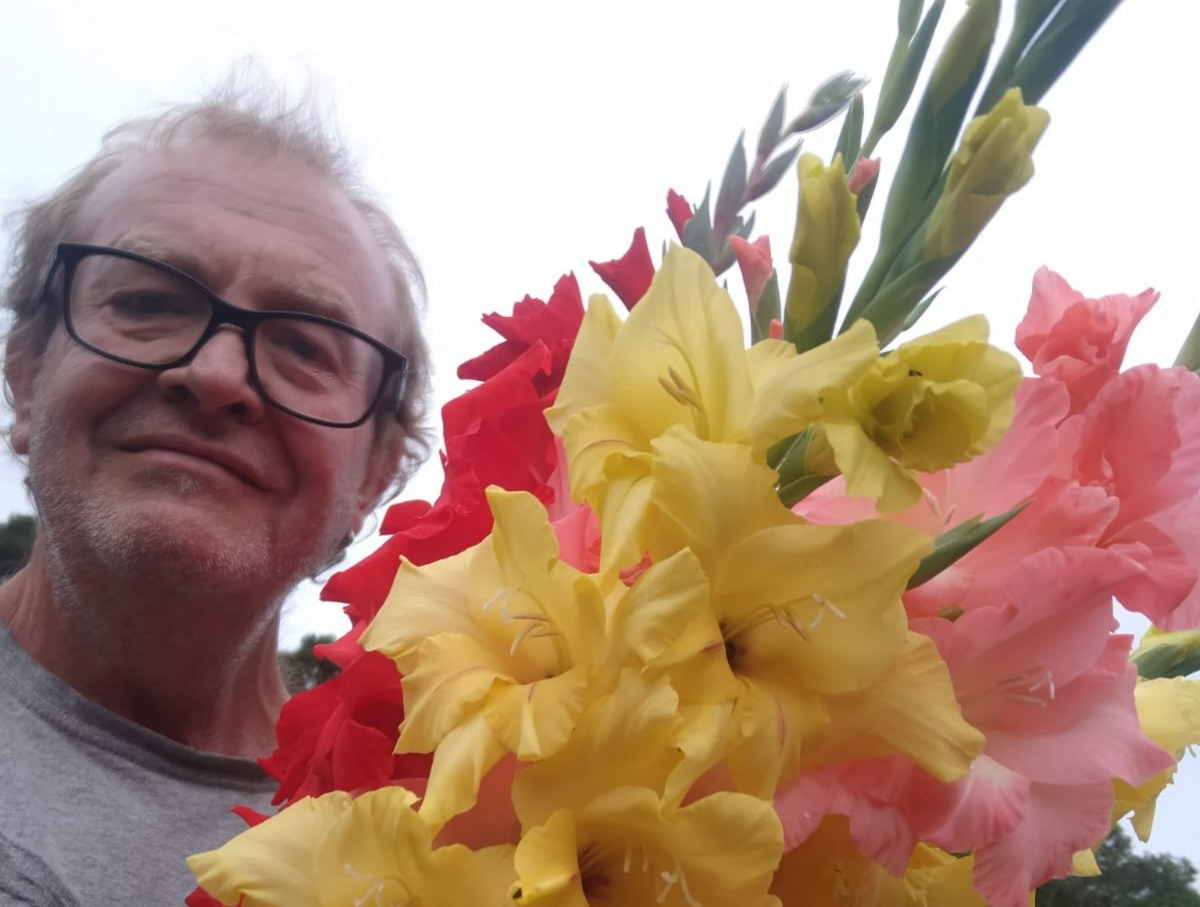 Mudas do Projeto Flores para Todos são entregues na Serra