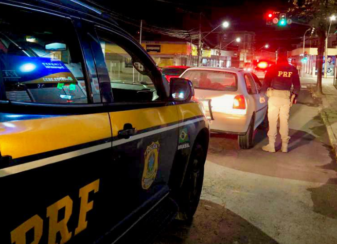 Carro furtado esta semana em São Marcos foi encontrado com criminosos em Bento Gonçalves