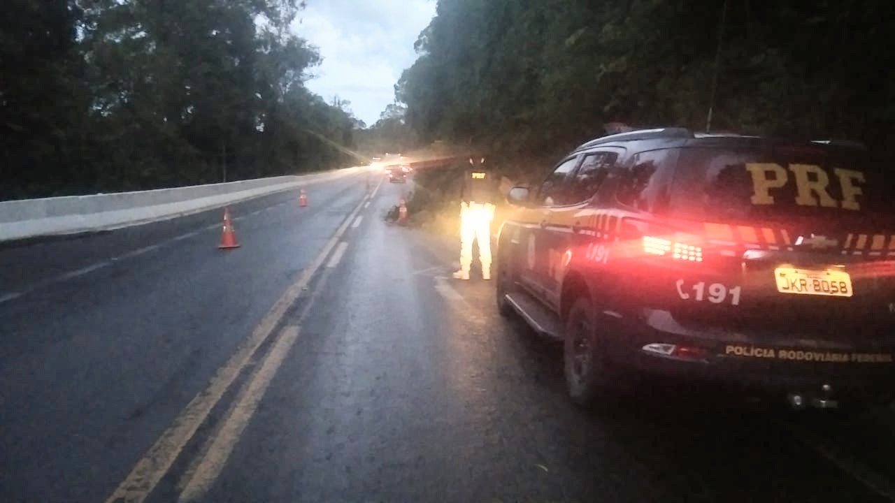 Queda de barreira interfere no trânsito no km 127 da BR 116