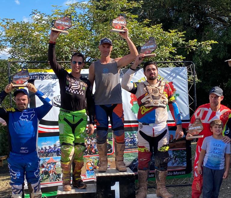 Pilotos da casa mandaram bem na final da Copa Verão e abertura do Serrano de Motocross