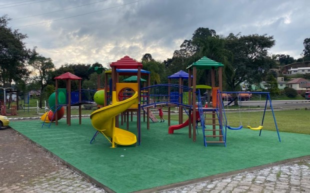 Praça de São Bernardo recebeu novo parque infantil