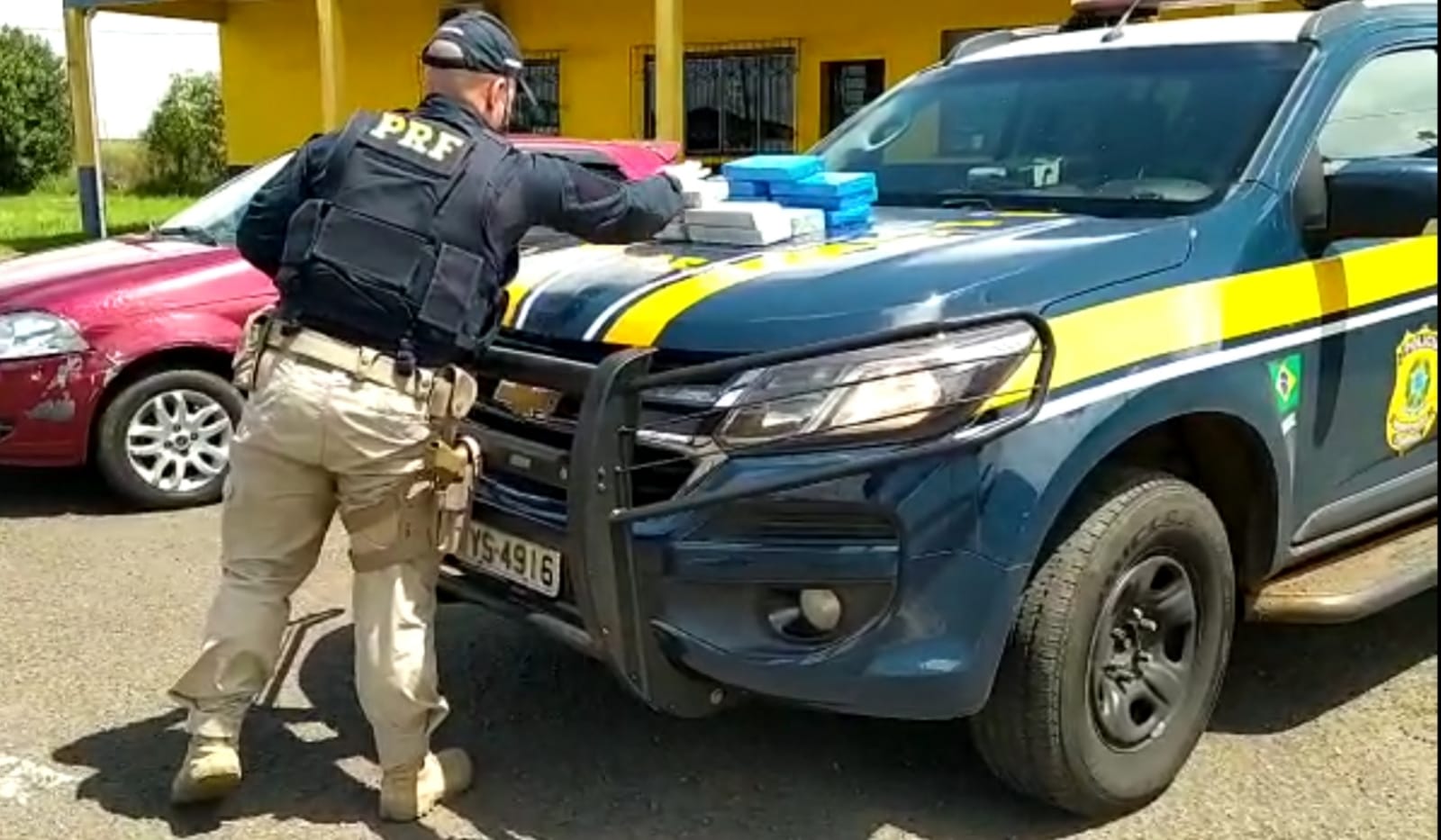 Casal de traficantes é preso com 12 quilos de drogas em Campestre