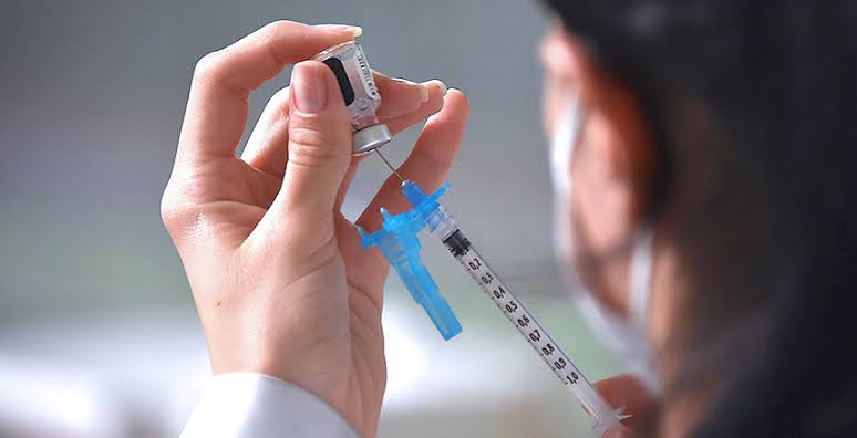 Mais de 5 milhões de doses da vacina contra a covid-19 estão em atraso no esquema vacinal no Estado