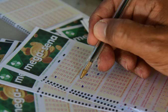 Ninguém acerta a Mega-Sena e prêmio acumula em R$ 100 milhões