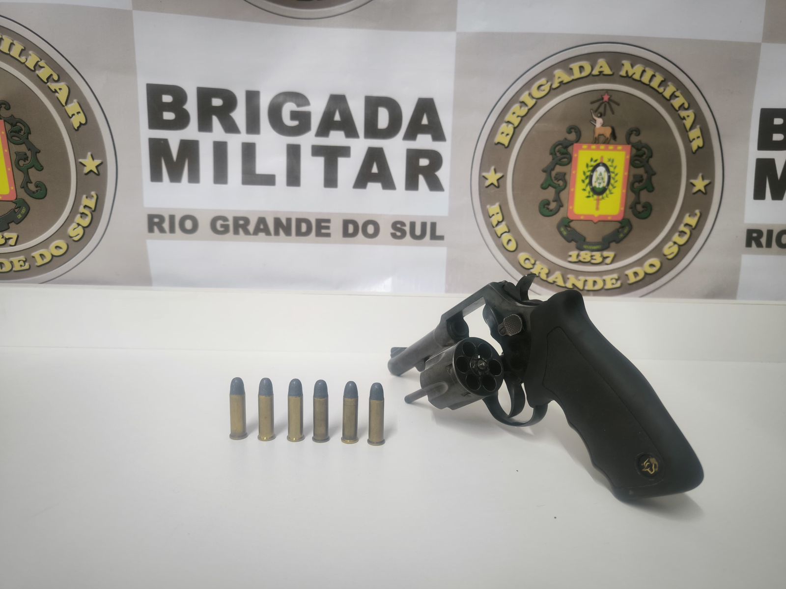 Brigada Militar de São Marcos prende homem por porte ilegal de arma de fogo e receptação