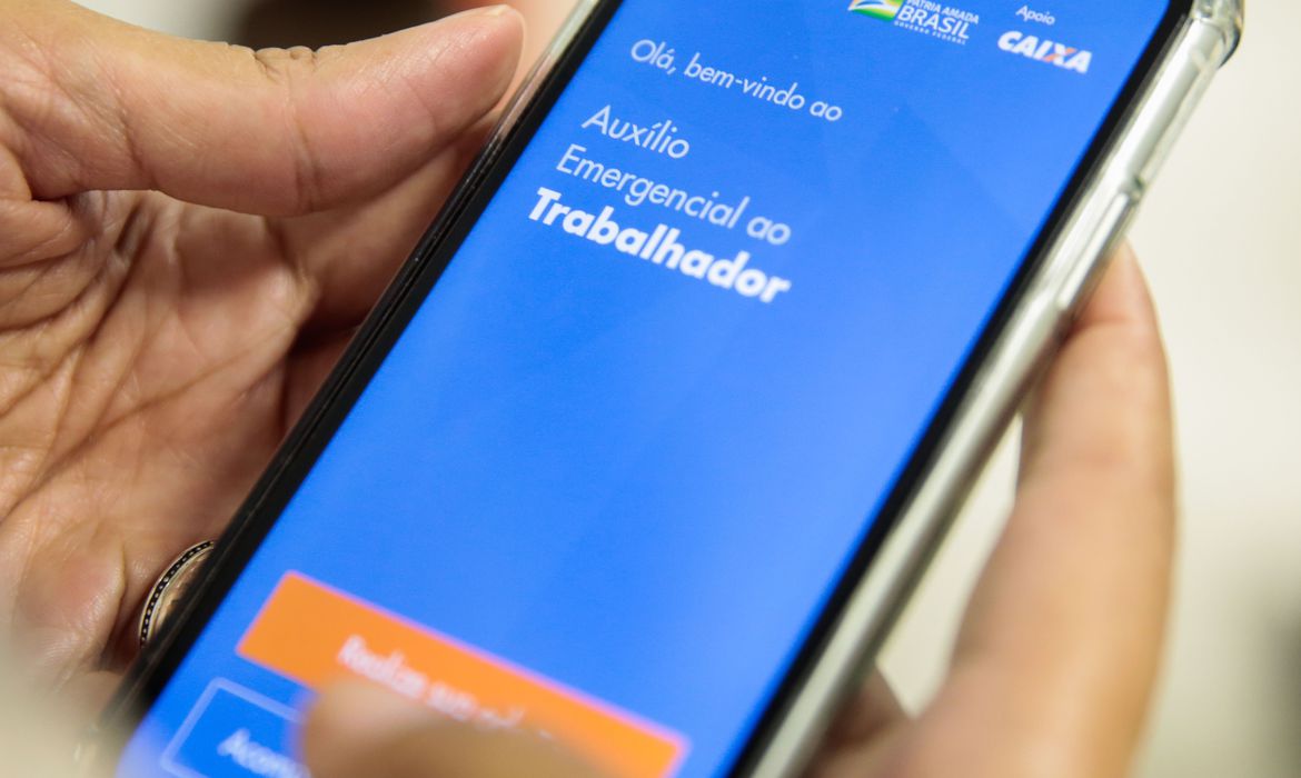 Auxílio Emergencial: hipocrisia e propagação de outros vírus