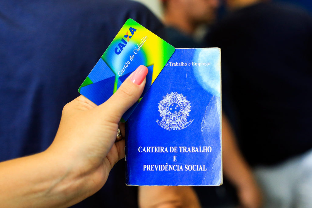 Prazo para saque de abono salarial 2019/2020 termina hoje