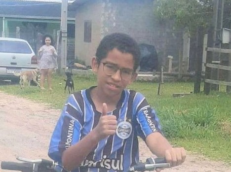 Família promove vaquinha virtual para custear óculos de criança de 10 anos