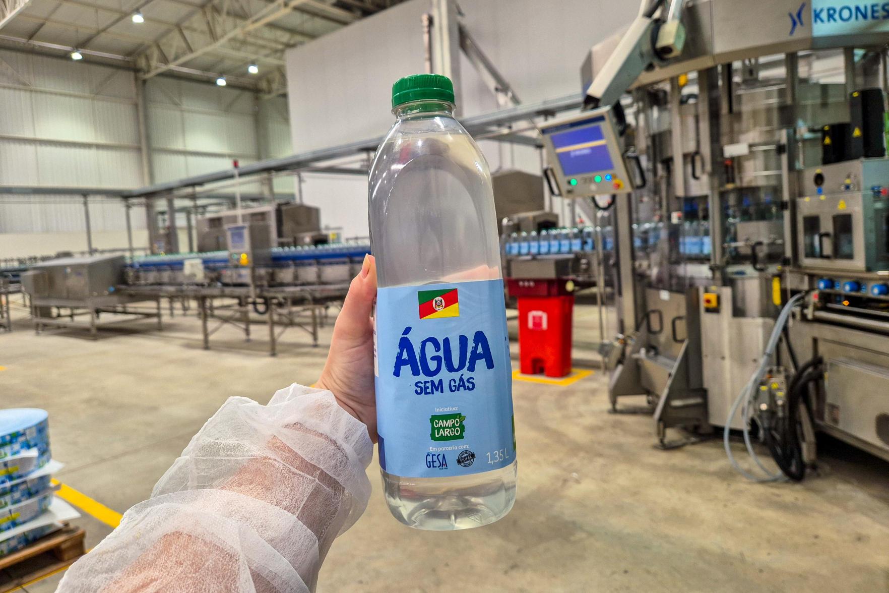 Campo Largo leva água potável para vítimas das enchentes no Rio Grande do Sul