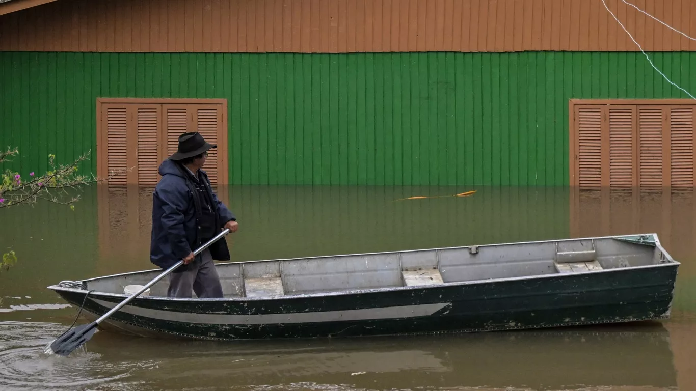Frente fria trará período chuvoso com subida de rios e risco de cheias