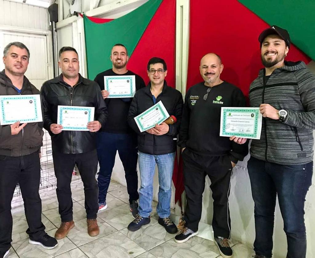 São-marquense qualifica-se na área de adestramento canino