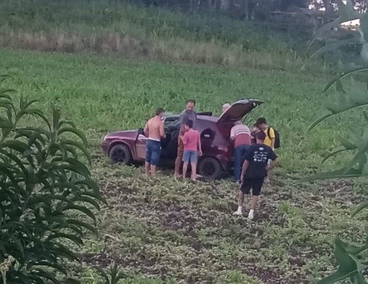 Mulher fica ferida após saída de pista na BR 116, em São Marcos