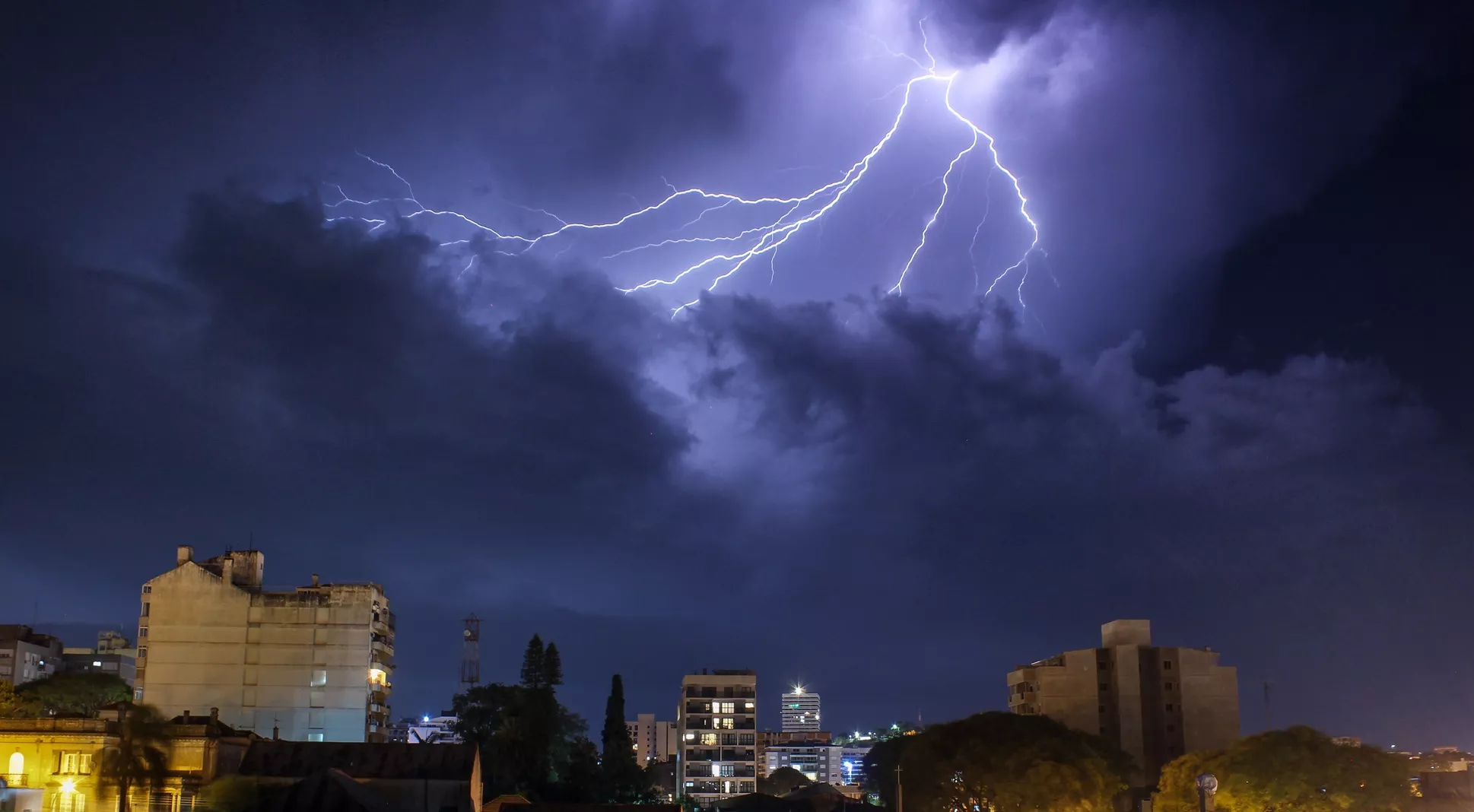 Frente quente provocará chuva volumosa e granizo no Rio Grande do Sul