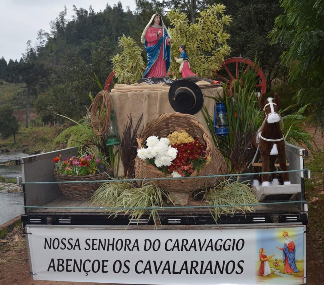 Tradicionalistas fazem cavalgada ao Santuário de Caravaggio, em Tuiuti, neste sábado